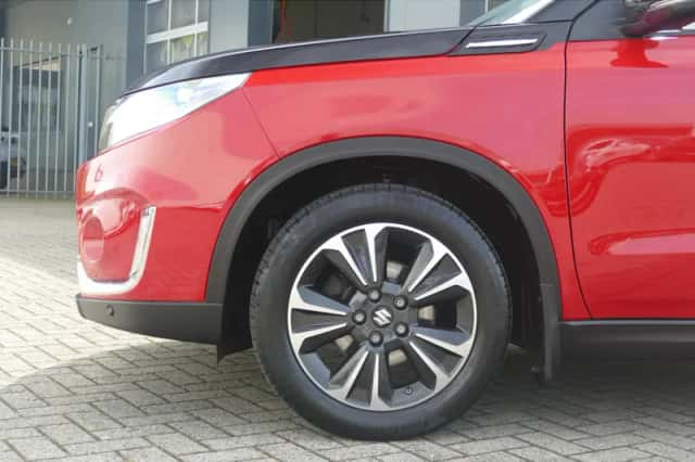 Suzuki Vitara (2019) thumbnail 5