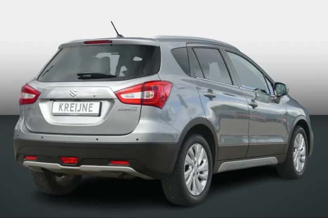 Suzuki S-Cross (2017) thumbnail 3