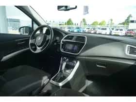 Suzuki S-Cross (2017) thumbnail 8