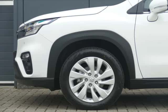 Suzuki S-Cross (2024) thumbnail 5