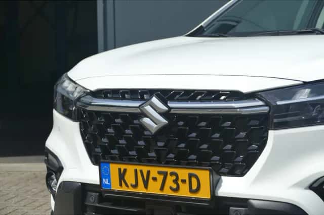 Suzuki S-Cross (2024) thumbnail 6
