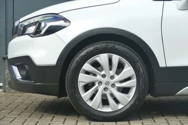 Suzuki S-Cross (2018) thumbnail 5