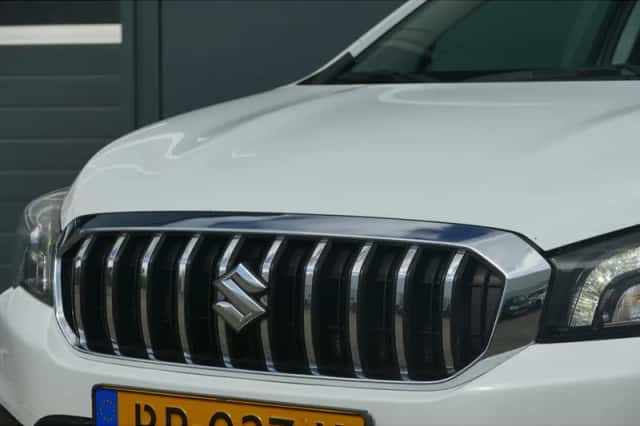 Suzuki S-Cross (2018) thumbnail 6