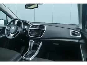 Suzuki S-Cross (2018) thumbnail 10
