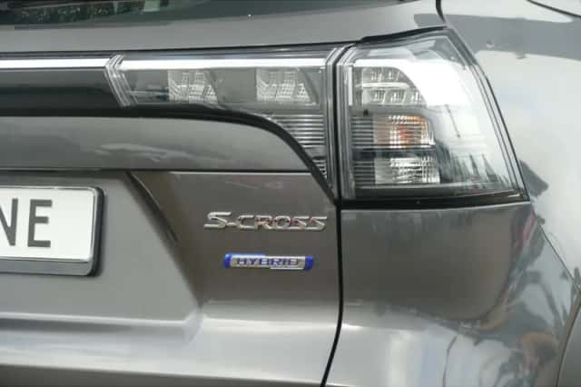 Suzuki S-Cross (2025) thumbnail 6