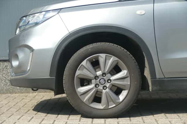 Suzuki Vitara (2023) thumbnail 5
