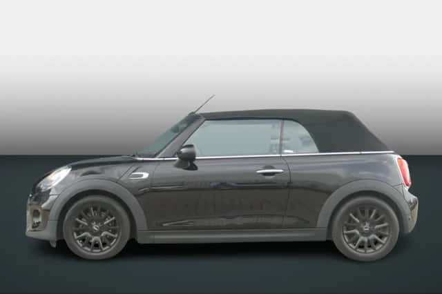 MINI Cabrio (2019) thumbnail 3
