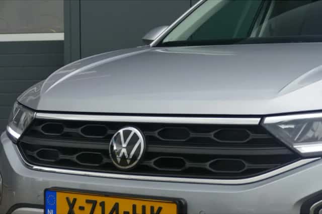 Volkswagen T-Roc (2022) thumbnail 6
