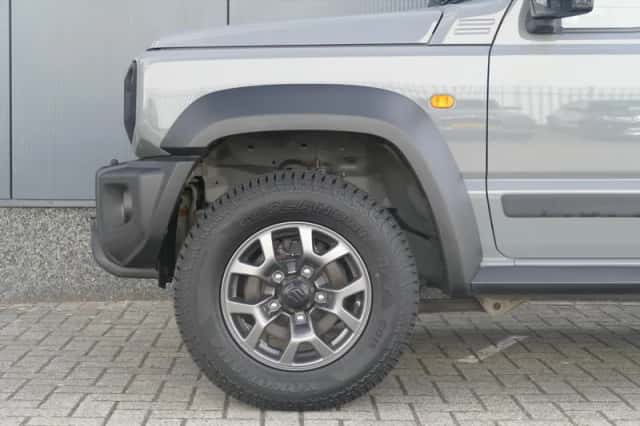 Suzuki Jimny (2020) thumbnail 5