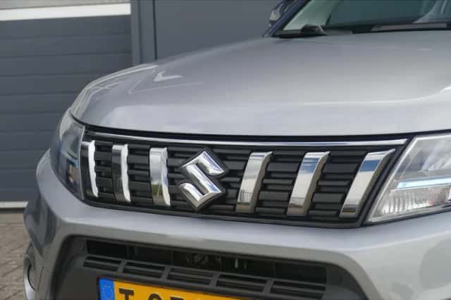 Suzuki Vitara (2021) thumbnail 6