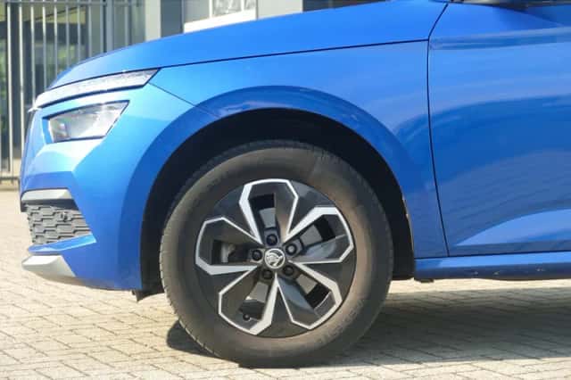 Škoda Kamiq (2019) thumbnail 5