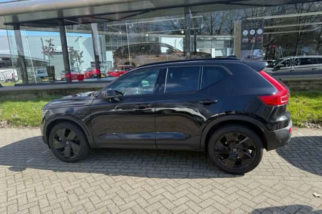 Volvo XC40 (2025) thumbnail 2