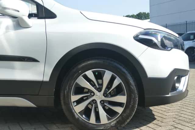 Suzuki S-Cross (2016) thumbnail 5