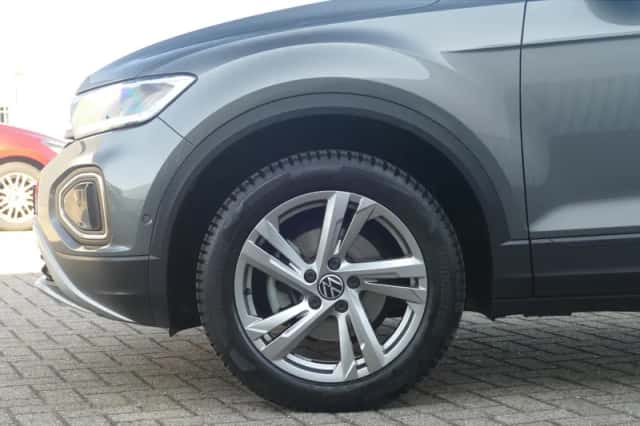 Volkswagen T-Roc (2022) thumbnail 5