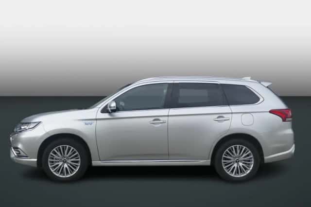 Mitsubishi Outlander (2020) thumbnail 2