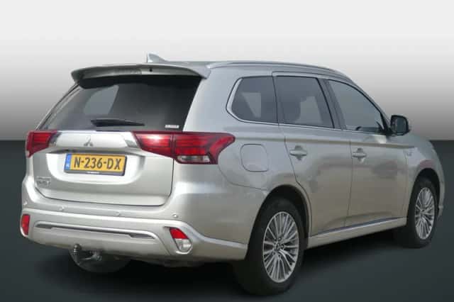 Mitsubishi Outlander (2020) thumbnail 3