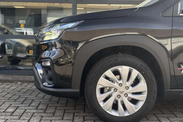 Suzuki S-Cross (2025) thumbnail 4