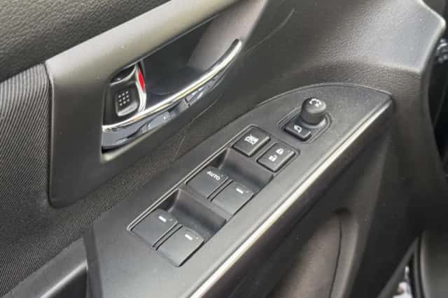 Suzuki S-Cross (2025) thumbnail 10