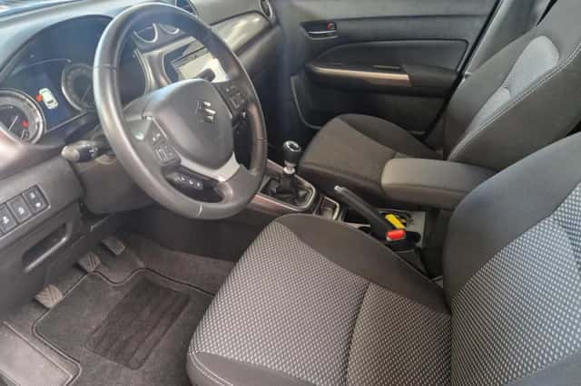 Suzuki Vitara (2023) thumbnail 6