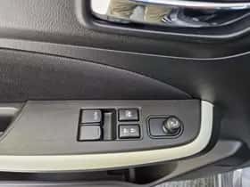 Suzuki Swift (2019) thumbnail 11