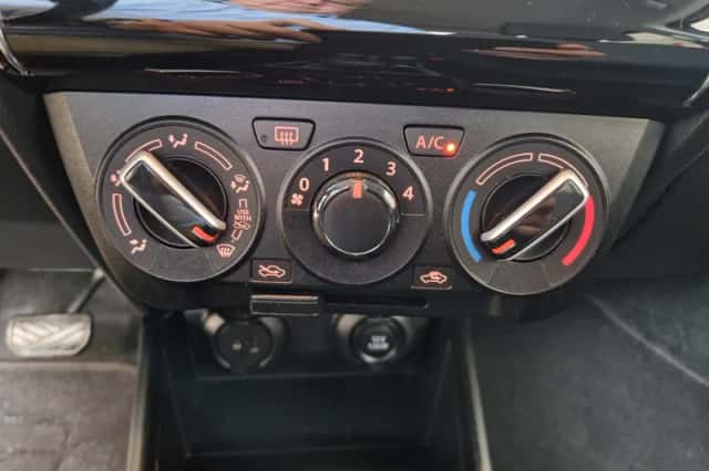Suzuki Swift (2019) thumbnail 18