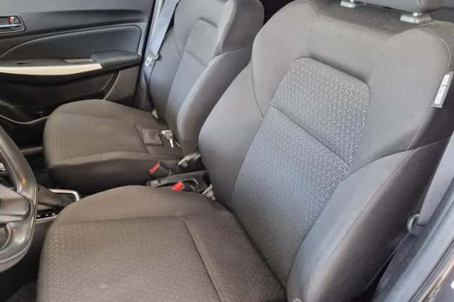 Suzuki Swift (2019) thumbnail 8