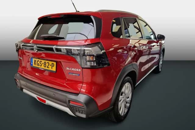 Suzuki S-Cross (2024) thumbnail 4
