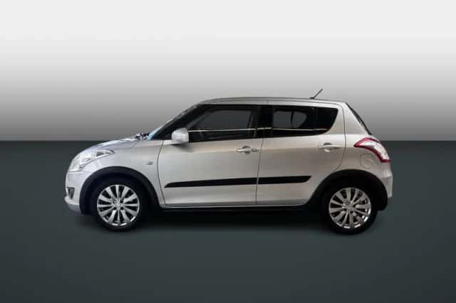 Suzuki Swift (2011) thumbnail 2
