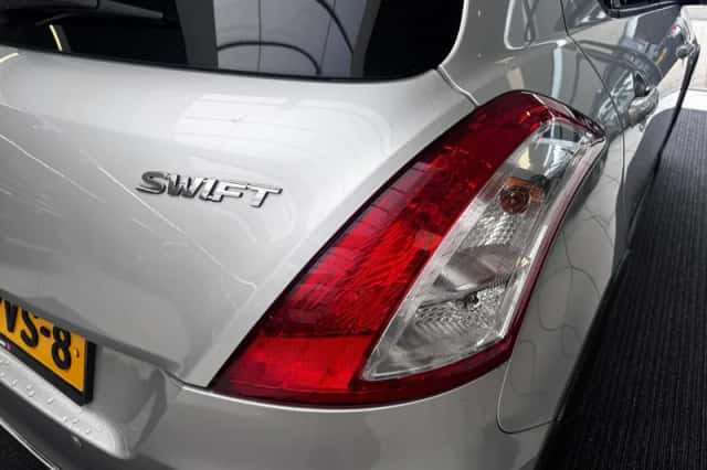 Suzuki Swift (2011) thumbnail 5