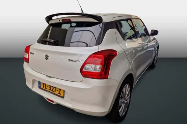 Suzuki Swift (2018) thumbnail 4
