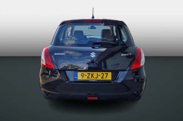 Suzuki Swift (2015) thumbnail 5