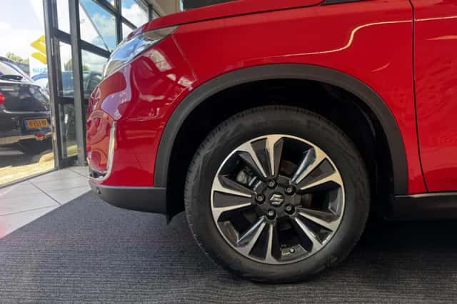 Suzuki Vitara (2024) thumbnail 4