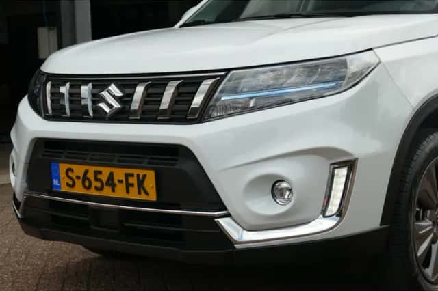 Suzuki Vitara (2023) thumbnail 2