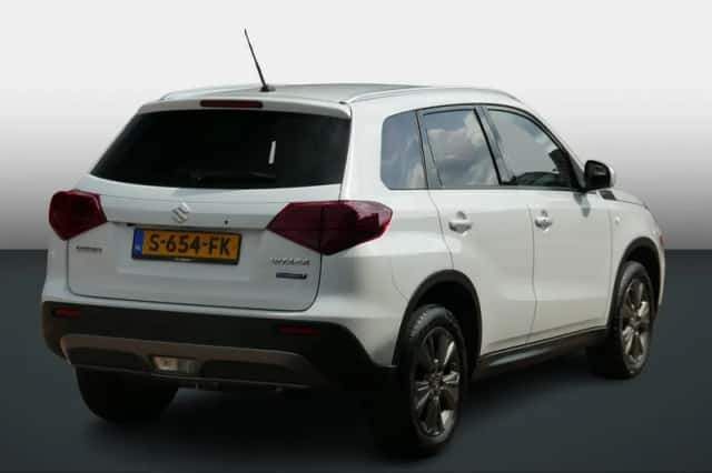 Suzuki Vitara (2023) thumbnail 3
