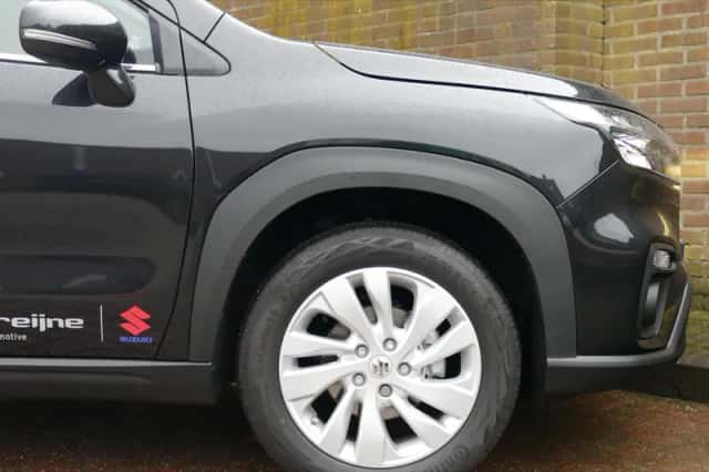 Suzuki S-Cross (2025) thumbnail 5