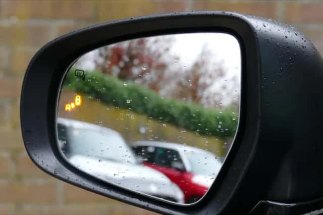 Suzuki S-Cross (2025) thumbnail 9