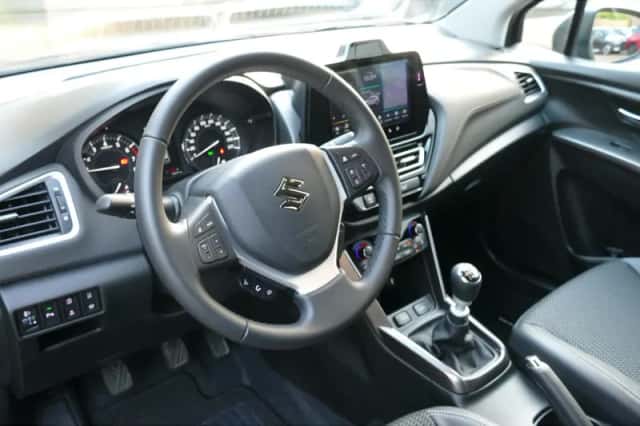 Suzuki S-Cross (2025) thumbnail 14