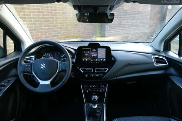 Suzuki S-Cross (2025) thumbnail 15