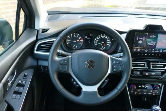 Suzuki S-Cross (2025) thumbnail 16
