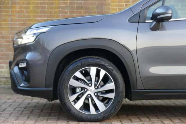 Suzuki S-Cross (2025) thumbnail 6