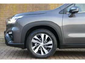 Suzuki S-Cross (2025) thumbnail 6