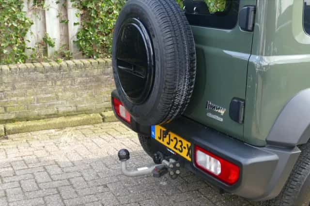 Suzuki Jimny (2018) thumbnail 5