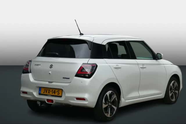 Suzuki Swift (2025) thumbnail 2