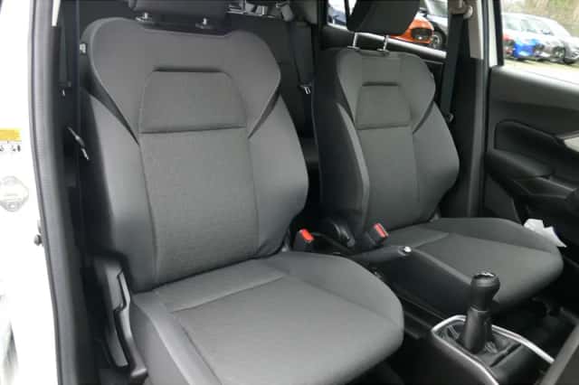 Suzuki Swift (2025) thumbnail 23