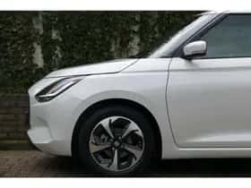 Suzuki Swift (2025) thumbnail 5
