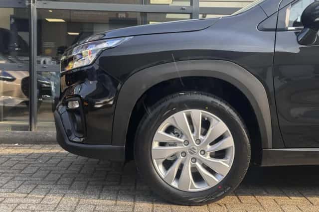 Suzuki S-Cross (2026) thumbnail 4