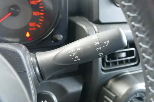 Suzuki Jimny (2023) thumbnail 22