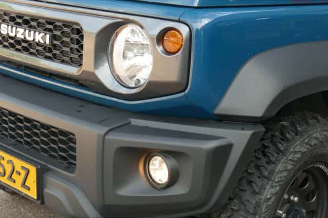Suzuki Jimny (2023) thumbnail 4