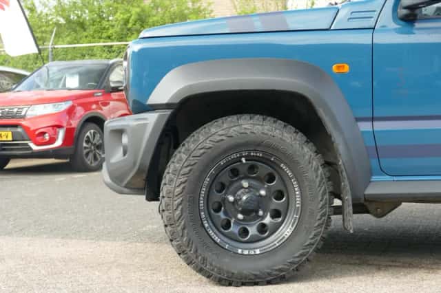 Suzuki Jimny (2023) thumbnail 6