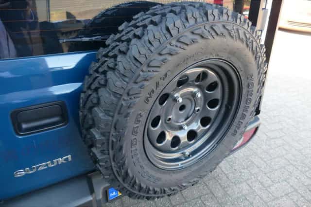 Suzuki Jimny (2023) thumbnail 7